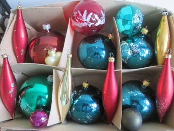 Doos Oude Kerstballen Glas en Plastic & 1 Flubber Disney Bal beschikbaar voor biedingen