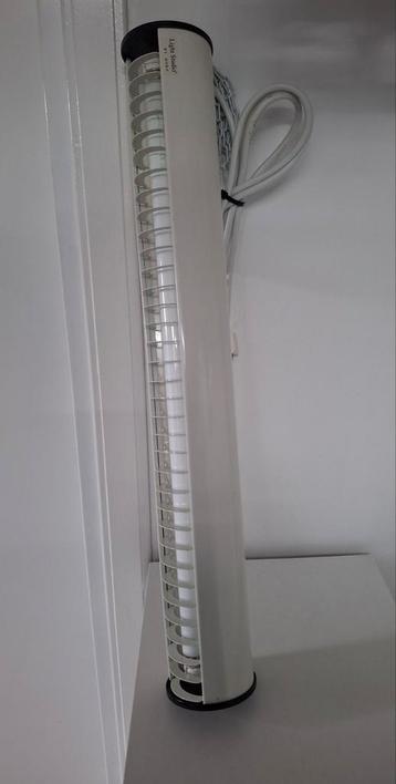 Witte Tubelight. Studio Horn, Denemarken.  beschikbaar voor biedingen