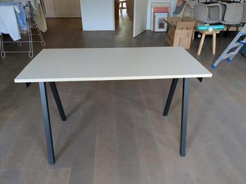 Ikea bureau evt. met bureaustoel! 