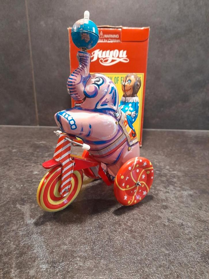 Blikken speelgoed olifant op driewieler met aapje, Antiek en Kunst, Antiek | Speelgoed, Ophalen of Verzenden
