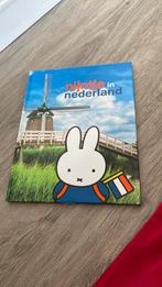 Dick Bruna - Nijntje in Nederland, Boeken, Kinderboeken | Jeugd | onder 10 jaar, Ophalen of Verzenden, Zo goed als nieuw, Dick Bruna