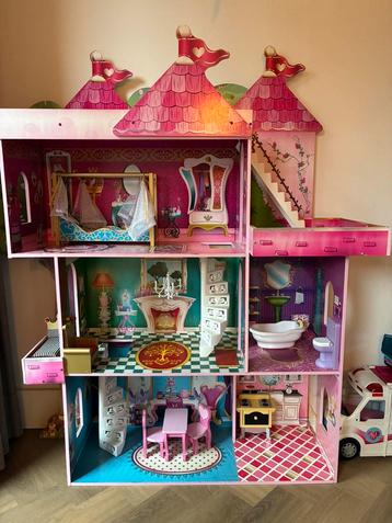 Groot roze poppenhuis beschikbaar voor biedingen