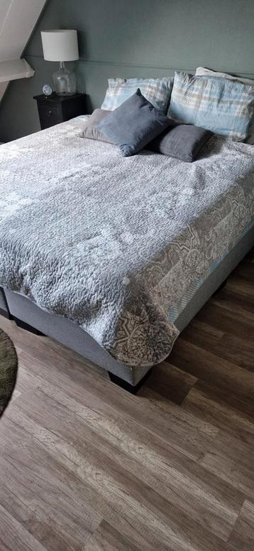 Boxspring 180x200 beschikbaar voor biedingen