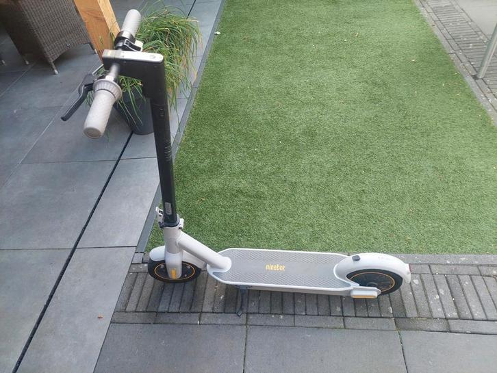 Te koop Nette Segway ninebot g30 max, Fietsen en Brommers, Steps, Zo goed als nieuw, Elektrische step (E-scooter), Ophalen