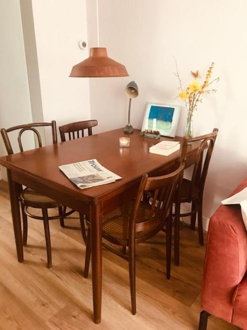 4 Vintage eettafel stoelen, Huis en Inrichting, Stoelen, Gebruikt, Vier, Hout, Riet of Rotan, Bruin, Ophalen