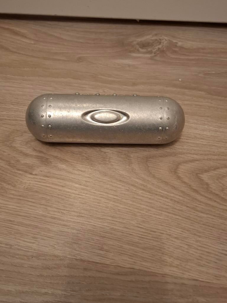 Oakley metalen brillen case, Ophalen of Verzenden, Nieuw, Bril, Oakley