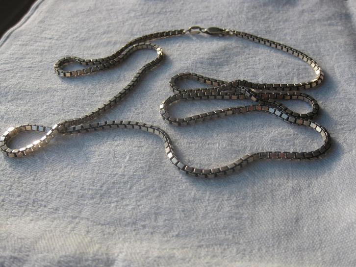 Lange tweede gehalte zilveren ketting . Schakels 2 mm., Sieraden, Tassen en Uiterlijk, Kettingen, Zo goed als nieuw, Zilver, Zilver