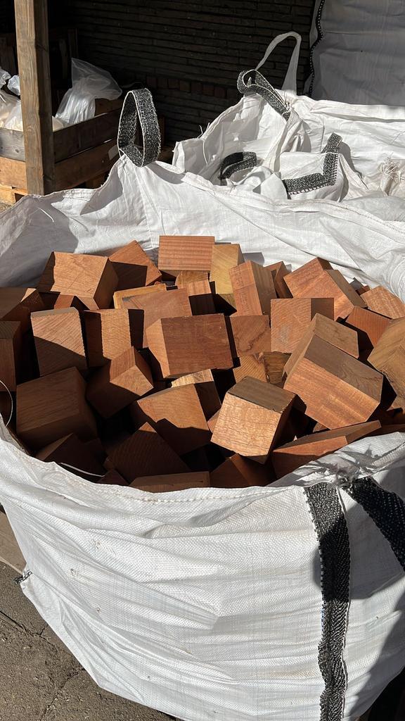 Hardhput meranti, Tuin en Terras, Haardhout, Blokken, 6 m³ of meer, Ophalen