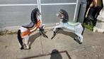2 antieke houten draaimolen paarden, Ophalen