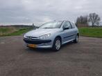 Peugeot 206 1.4 16V 2004, Auto's, Origineel Nederlands, Te koop, Zilver of Grijs, 5 stoelen