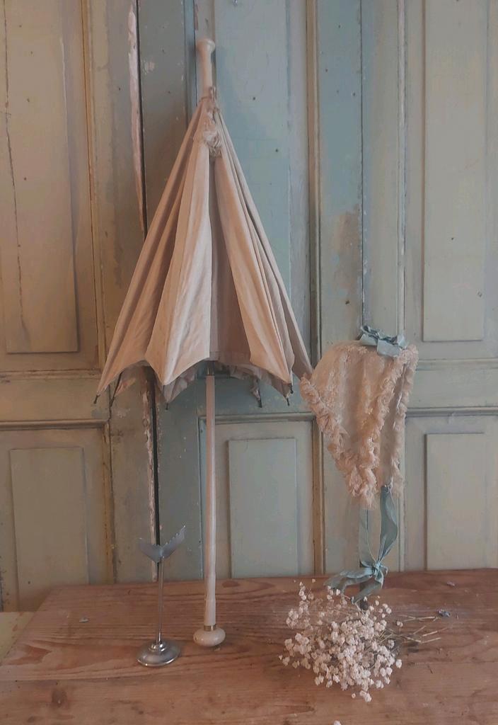 Antieke parasol , crème , met kwastje, Antiek en Kunst, Antiek | Kleding en Accessoires, Dames, Ophalen of Verzenden
