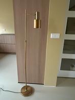 KARWEI vloerlamp Nordin – messing – modern & stijlvol, Huis en Inrichting, Lampen | Vloerlampen, Ophalen, Gebruikt, Messing, Metaal