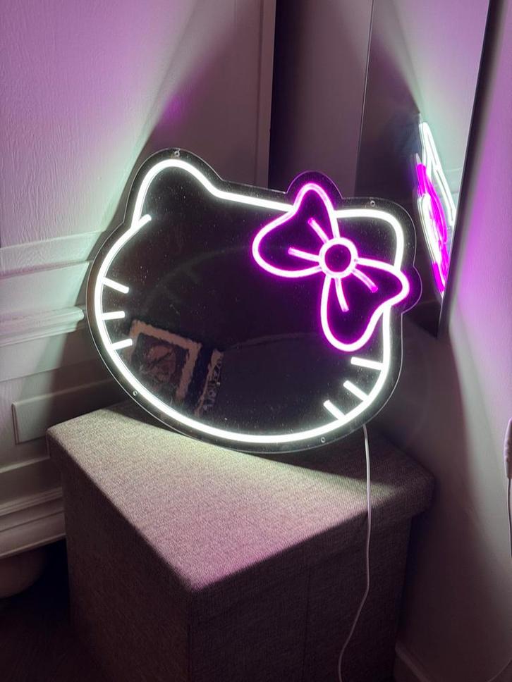 Hello Kitty Spiegel met Verlichting, Huis en Inrichting, Woonaccessoires | Spiegels, Zo goed als nieuw, Minder dan 50 cm, Minder dan 100 cm