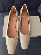 Voltan maat 37. Creme, nieuw!, Pumps, Overige kleuren, Nieuw, Voltan