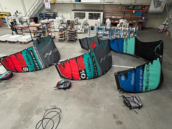 Naish Torch Kite 12m, 10m, 8m 2021/2020 inclusief bar, Watersport en Boten, Kitesurfen, Gebruikt, Kite, 9 m², Geen board, Ophalen of Verzenden