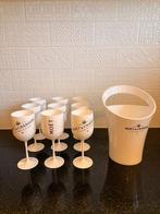 Mooie set Moët Chandon met 9 kunststof glazen en koeler, Huis en Inrichting, Glas of Glazen, Ophalen of Verzenden, Overige stijlen