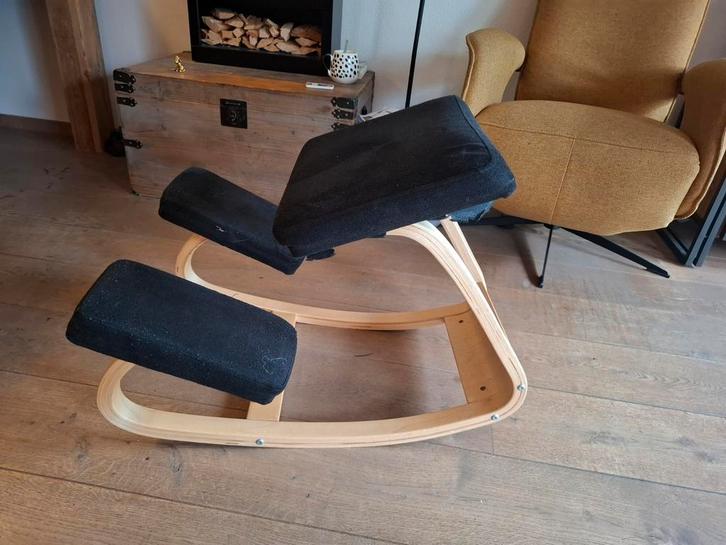 Ergonomische kniestoel, Huis en Inrichting, Stoelen, Gebruikt, Eén, Zwart, Ophalen