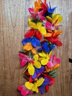 2 hawaii slingers met gekleurde bloemetjes - carnaval, Maat 38/40 (M), Carnaval, Ophalen of Verzenden, Accessoires
