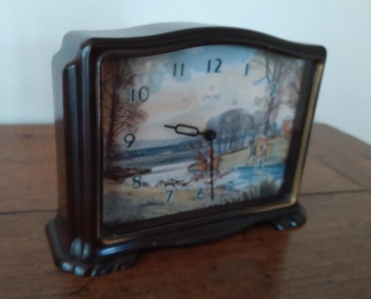 Smith musical alarmklok van bakeliet, Antiek en Kunst, Antiek | Klokken, Ophalen of Verzenden