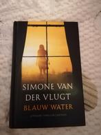 Blauw water - Simone van der Vlugt, Boeken, Thrillers, Gelezen, Ophalen of Verzenden, Simone van der Vlugt, Nederland