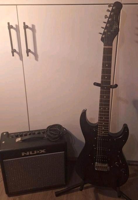 Micheal Kelly gitaar met NUX versterker, Muziek en Instrumenten, Snaarinstrumenten | Gitaren | Elektrisch, Gebruikt, Solid body