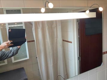 Badkamerspiegel met verlichting 1.20mtr x 0.63 cm beschikbaar voor biedingen
