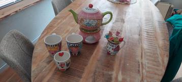 Blond servies  beschikbaar voor biedingen
