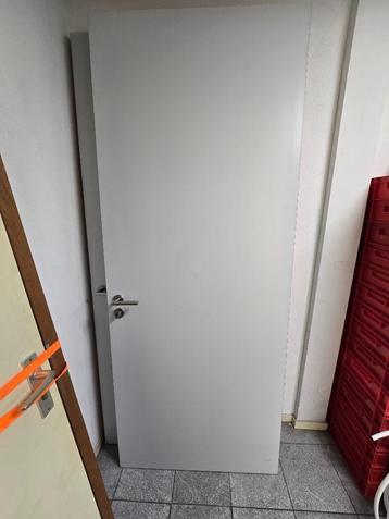 Binnendeur beschikbaar voor biedingen