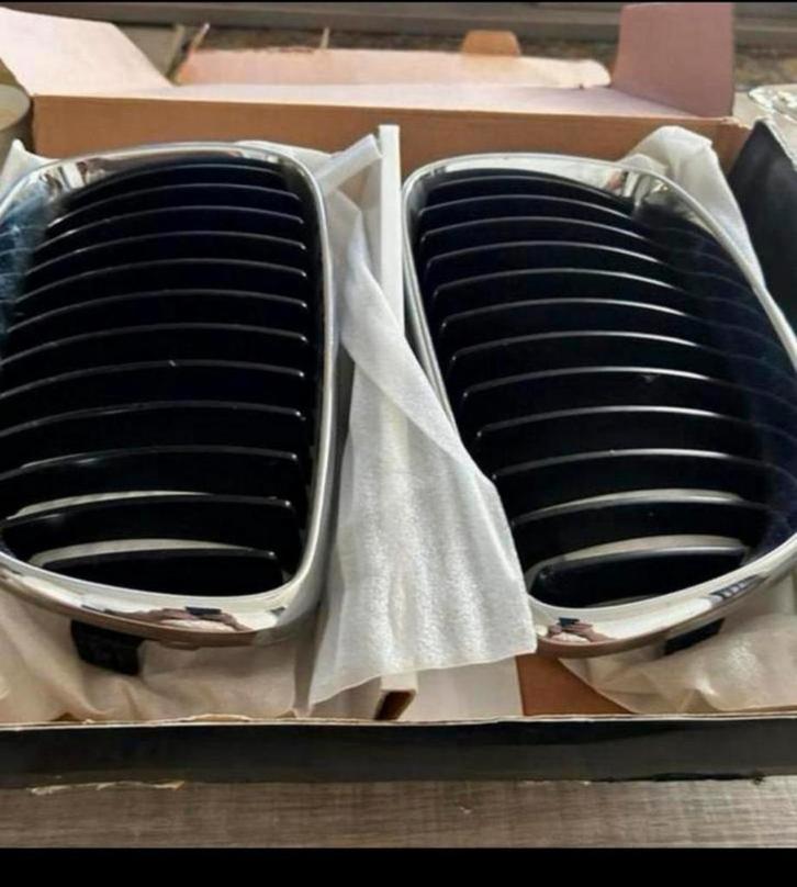 BMW 1 Serie Grill Set - Nieuw!, Auto-onderdelen, Carrosserie en Plaatwerk, BMW, Voor, Nieuw, Ophalen of Verzenden