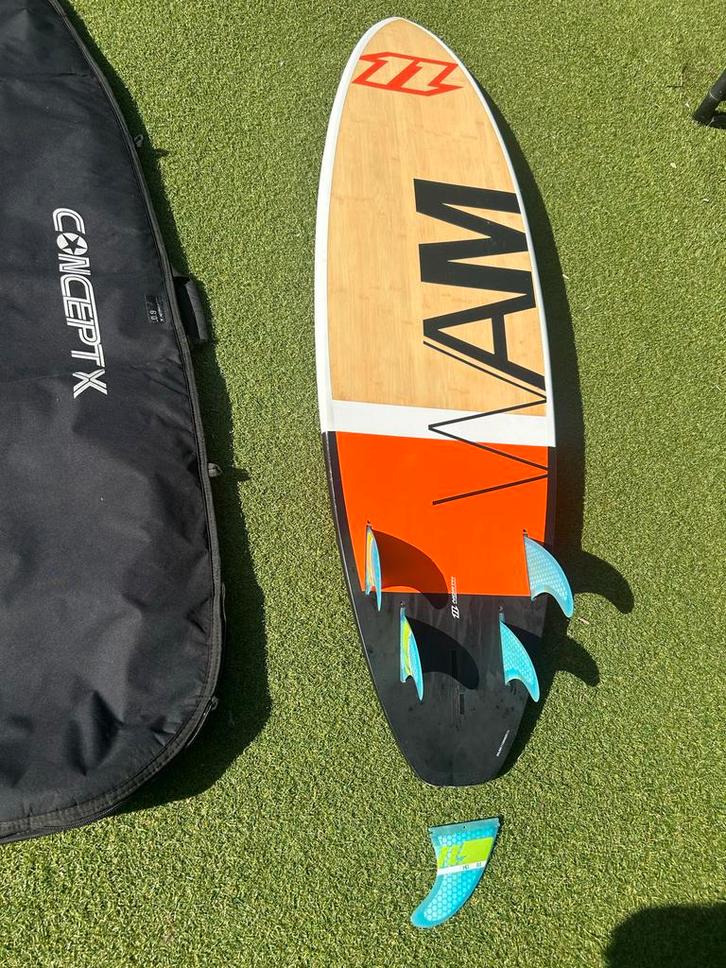 North WAM 6'0 Directional Kiteboard + boardbag & voetbanden, Watersport en Boten, Kitesurfen, Gebruikt, Kiteboard, 6 m², Directional