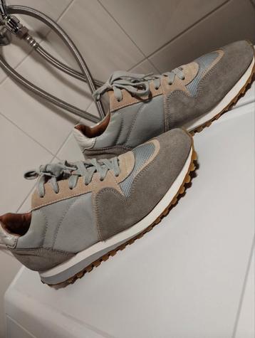 Closed sneakers maat 40 beschikbaar voor biedingen