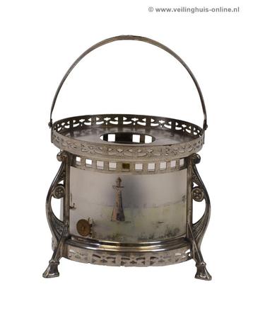 Antieke theepot warmer beschikbaar voor biedingen