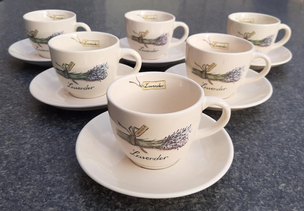 Zes kop en schotels met Lavendel van Jet ter Steege, Ophalen of Verzenden, Zo goed als nieuw, Overige stijlen, Kop(pen) en/of Schotel(s)