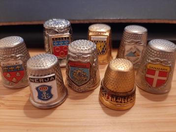 8 miniaturen / vingerhoedjes met wapens van steden of landen beschikbaar voor biedingen
