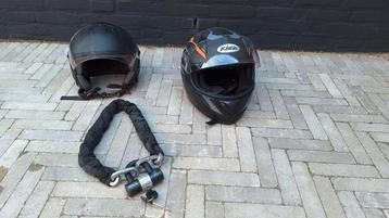 Motorhelmen + kettingslot beschikbaar voor biedingen