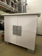 degelijke commode met twee deurtjes en schap, Ophalen, 50 tot 70 cm, Voetruimte, 100 cm of meer