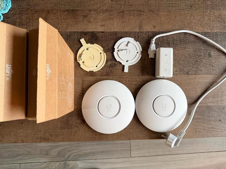 2x Ubiquiti UniFi 6 Lite + 1x PoE adapter, Computers en Software, Accesspoints, Zo goed als nieuw, Ophalen of Verzenden