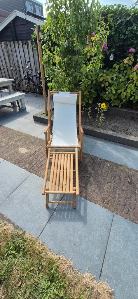 Mooie Bamboe Ligstoel met voetenbankje, Tuin en Terras, Ligbedden, Zo goed als nieuw, Ophalen