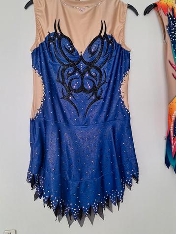 Twirlpakje blauw met steentjes maat M/L beschikbaar voor biedingen