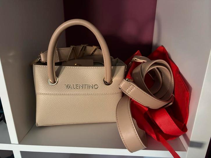 Nieuwe Valentino tas met gouden details!, Sieraden, Tassen en Uiterlijk, Tassen | Damestassen, Nieuw, Handtas, Beige, Ophalen of Verzenden