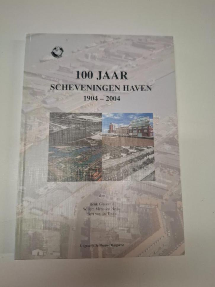 100 jaar Scheveningen Haven 1904- 2004, Boeken, Geschiedenis | Stad en Regio, Zo goed als nieuw, 20e eeuw of later, Ophalen of Verzenden