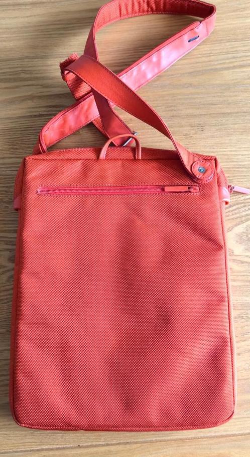 Tucano Schoudertas  Voor Kleine Laptops en iPad, Sieraden, Tassen en Uiterlijk, Tassen | Schoudertassen, Zo goed als nieuw, Overige merken