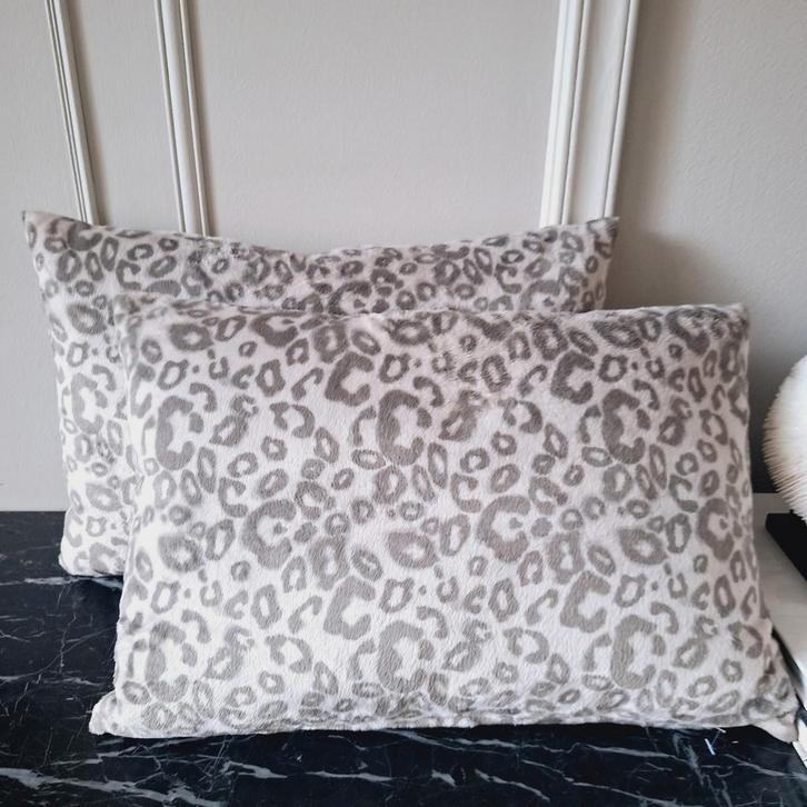 Panter cheetah luipaard groen taupe halve kussens, Huis en Inrichting, Woonaccessoires | Kussens, Nieuw, Beige, Rechthoekig, Ophalen of Verzenden