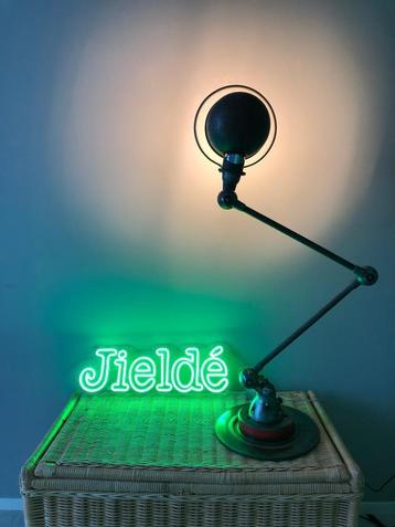 Jieldé naam in neon  beschikbaar voor biedingen