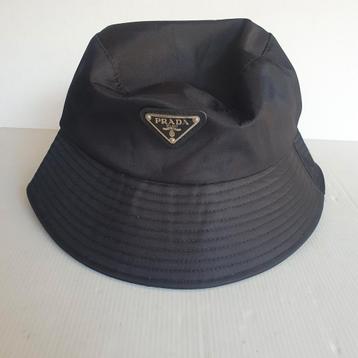 Prada bucket hat- zo goed als nieuw  beschikbaar voor biedingen