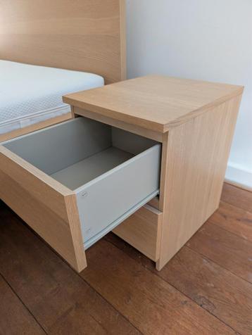 IKEA Malm bed met nachtkastjes - afbeelding 2