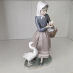 Lladro porseleinen beeldje, herderin met eenden, Antiek en Kunst, Ophalen of Verzenden