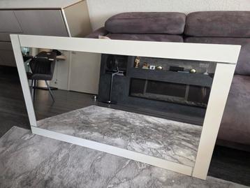 Spiegel hoogglans wit 145 x 85 cm beschikbaar voor biedingen