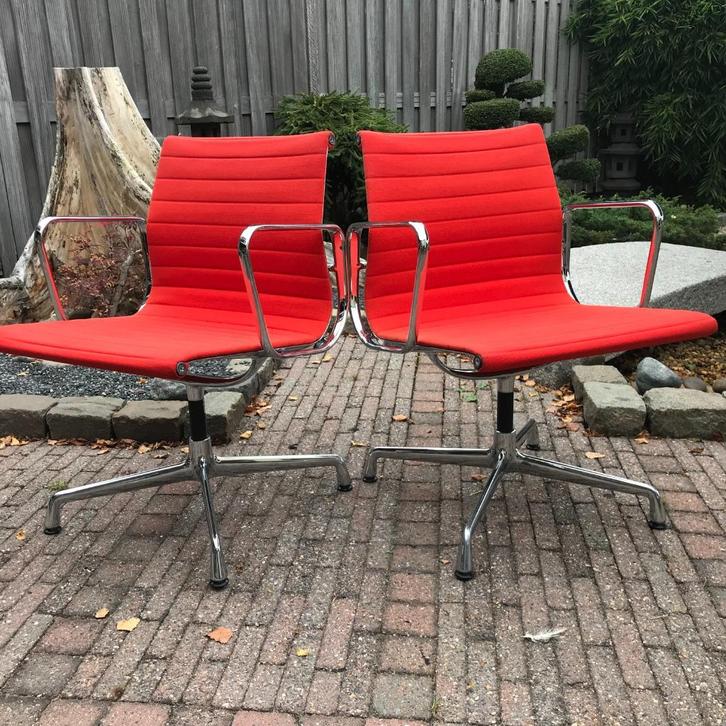 2 Vitra Eames Aluminium stoel EA 107 EA107 chroom rood, Huis en Inrichting, Stoelen, Gebruikt, Eén, Rood, Ophalen