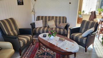 Bank + 2 fauteuils beschikbaar voor biedingen